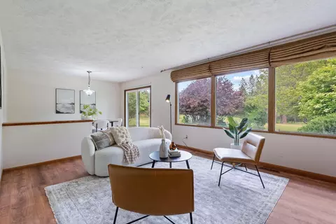 Living - 9815 E 44th Ave, Spokane Valley, WA 99206 photo 4 of 5