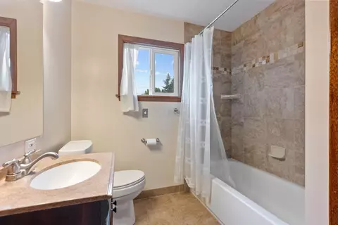 Bath - 9815 E 44th Ave, Spokane Valley, WA 99206 photo 1 of 2