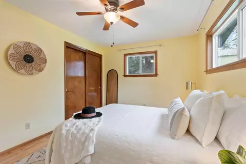 Bedroom - 9815 E 44th Ave, Spokane Valley, WA 99206 photo 2 of 6