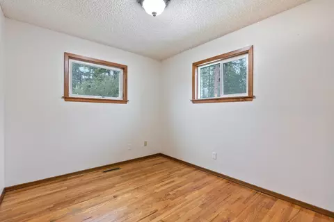 Bedroom - 9815 E 44th Ave, Spokane Valley, WA 99206 photo 3 of 6