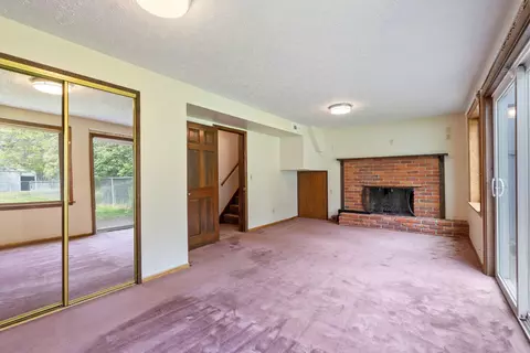 Living - 9815 E 44th Ave, Spokane Valley, WA 99206 photo 5 of 5