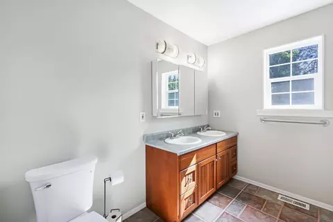 Bath - 2526 E 8th Ave, Spokane, WA 99202 photo 3 of 4