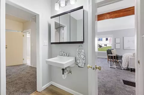 Bath - 2526 E 8th Ave, Spokane, WA 99202 photo 2 of 4