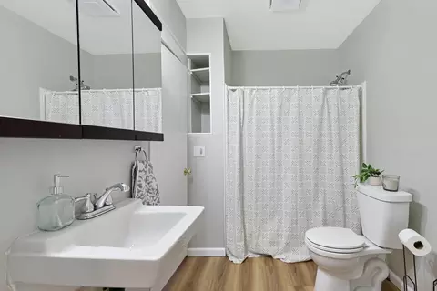 Bath - 2526 E 8th Ave, Spokane, WA 99202 photo 1 of 4