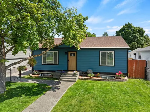 2924 N Smith St, Spokane, WA 99207