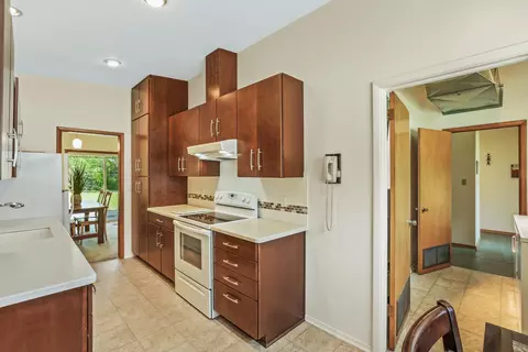 Kitchen - 1704 E 37th Ave, Spokane, WA 99203 photo 2 of 3