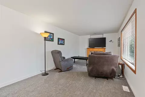 Living - 11510 E 20th Ave, Spokane Valley, WA 99206 photo 3 of 4