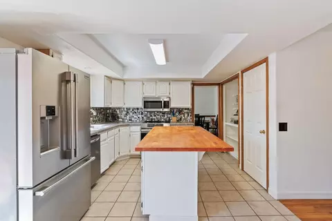 Kitchen - 11510 E 20th Ave, Spokane Valley, WA 99206 photo 3 of 4