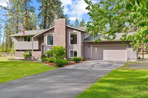 13720 W Sunnyvale Dr, Nine Mile Falls, WA 99026