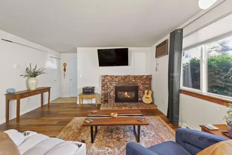 Living - 112 E Weile Ave UNIT 1, Spokane, WA 99208 photo 4 of 4