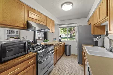 Kitchen - 112 E Weile Ave UNIT 1, Spokane, WA 99208 photo 2 of 4