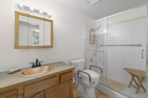 Bath - 112 E Weile Ave UNIT 1, Spokane, WA 99208 photo 1 of 2