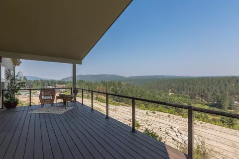 Exterior - 207 E Wandermere Heights Ln, Spokane, WA 99208 photo 5 of 6