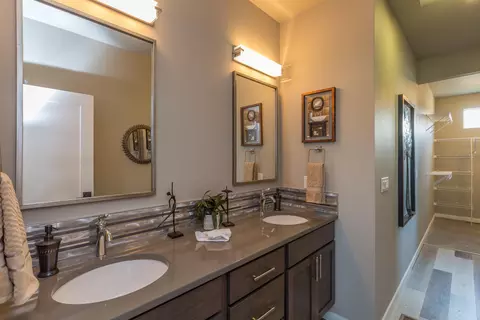 Bath - 207 E Wandermere Heights Ln, Spokane, WA 99208 photo 1 of 4
