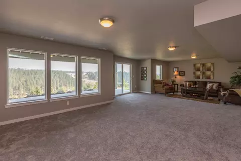 Living - 207 E Wandermere Heights Ln, Spokane, WA 99208 photo 3 of 4