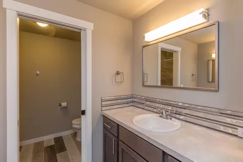 Bath - 207 E Wandermere Heights Ln, Spokane, WA 99208 photo 4 of 4
