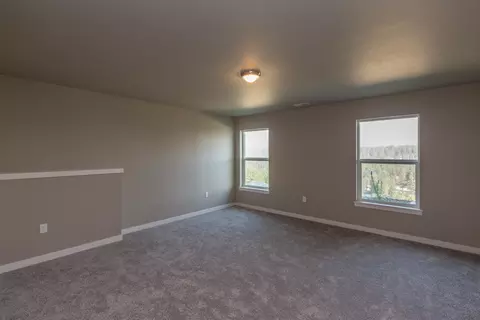 Bedroom - 207 E Wandermere Heights Ln, Spokane, WA 99208 photo 3 of 3