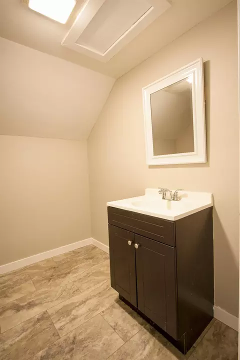 Bath - 17 E 30th Ave, Spokane, WA 99203 photo 2 of 2