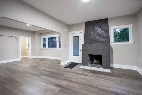 Living - 17 E 30th Ave, Spokane, WA 99203 photo 1 of 2