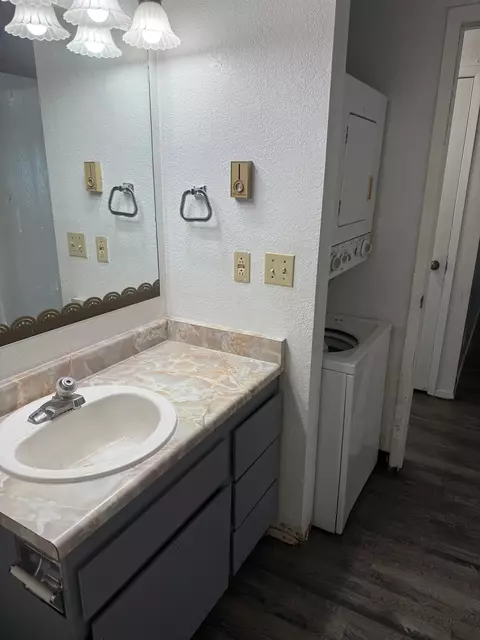 Bath - 2124 E 7th Ave #2126 E. 7TH, Spokane, WA 99202 photo 2 of 3