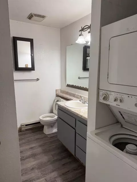Bath - 2124 E 7th Ave #2126 E. 7TH, Spokane, WA 99202 photo 1 of 3