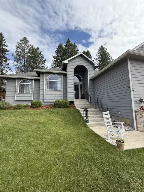 705 E Upper Terrace Ln, Colbert, WA 99005