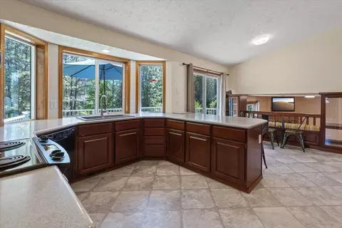 Kitchen - 4510 E Bixel Ct, Mead, WA 99021 photo 4 of 4