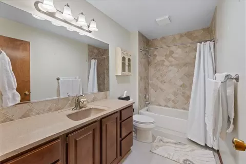 Bath - 4510 E Bixel Ct, Mead, WA 99021 photo 4 of 4