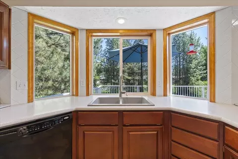 Kitchen - 4510 E Bixel Ct, Mead, WA 99021 photo 3 of 4