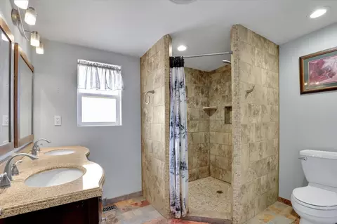 Bath - 7312 Euclid Ave, Spokane Valley, WA 99212 photo 2 of 4