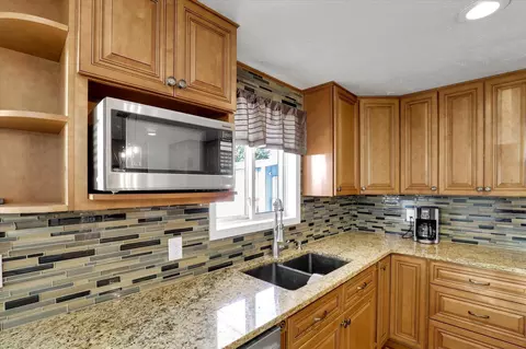 Kitchen - 7312 Euclid Ave, Spokane Valley, WA 99212 photo 4 of 4