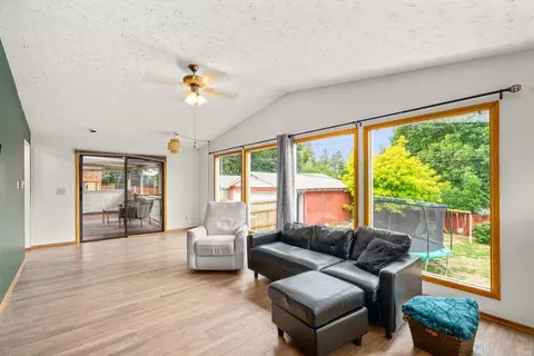 Living - 3225 E 16th Ave, Spokane, WA 99223 photo 3 of 4