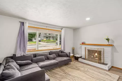 Living - 3225 E 16th Ave, Spokane, WA 99223 photo 1 of 4