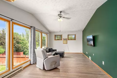 Living - 3225 E 16th Ave, Spokane, WA 99223 photo 4 of 4