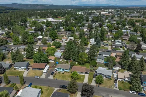 View/Area - 711 E Cascade Pl, Spokane, WA 99208 photo 4 of 7