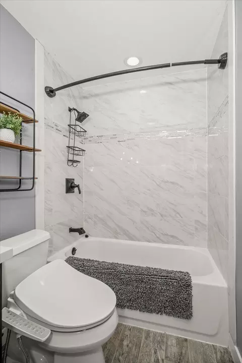 Bath - 711 E Cascade Pl, Spokane, WA 99208 photo 2 of 4