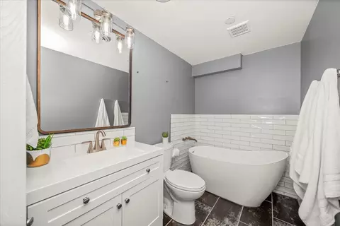 Bath - 711 E Cascade Pl, Spokane, WA 99208 photo 3 of 4