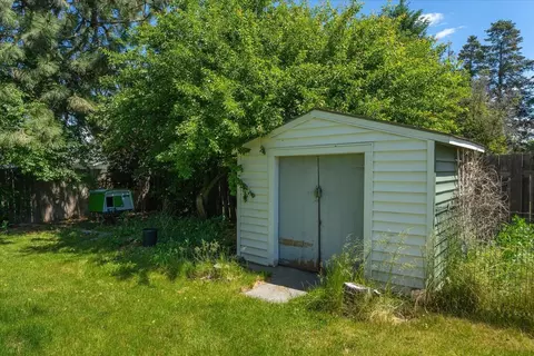 Exterior - 711 E Cascade Pl, Spokane, WA 99208 photo 11 of 14