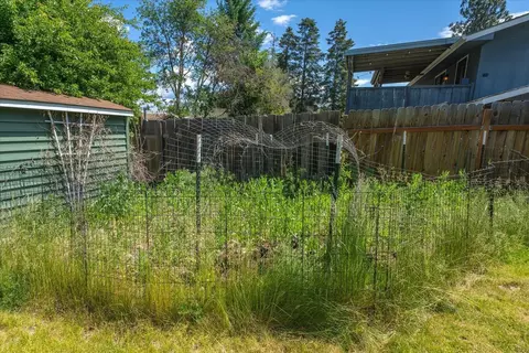 Exterior - 711 E Cascade Pl, Spokane, WA 99208 photo 12 of 14