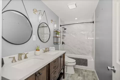 Bath - 711 E Cascade Pl, Spokane, WA 99208 photo 1 of 4