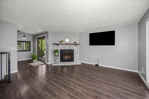 Living - 711 E Cascade Pl, Spokane, WA 99208 photo 4 of 5