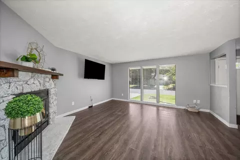 Living - 711 E Cascade Pl, Spokane, WA 99208 photo 3 of 5