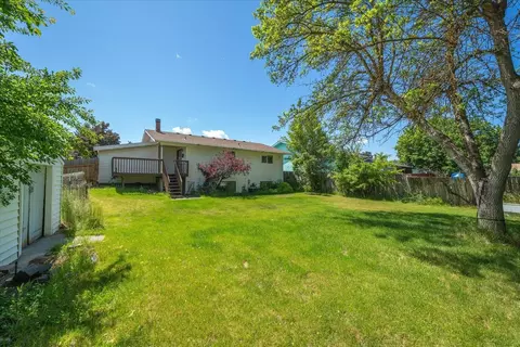 Exterior - 711 E Cascade Pl, Spokane, WA 99208 photo 6 of 14