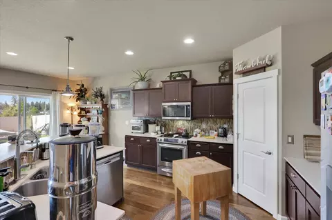 Kitchen - 726 E Colbert Rd, Colbert, WA 99005 photo 3 of 3