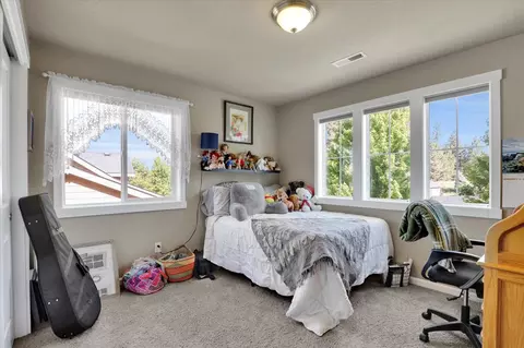Bedroom - 726 E Colbert Rd, Colbert, WA 99005 photo 3 of 5