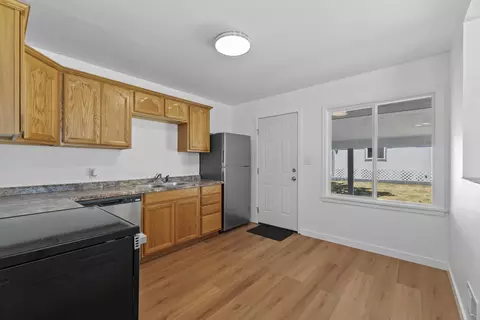 Kitchen - 3927 E Fairview Ave, Spokane, WA 99217 photo 1 of 2