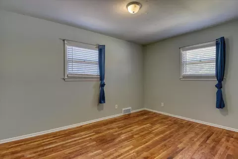 1529 E Walton Ave, Spokane, WA 99207 photo 12
