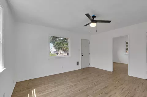 Living - 314 Everett Ave, Spokane, WA 99207 photo 2 of 4