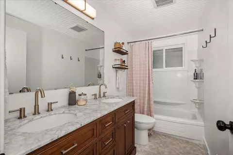 Bath - 2804 E 39th Ave, Spokane, WA 99223 photo 1 of 2