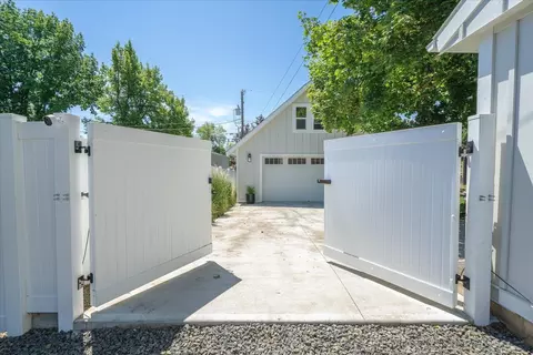 Exterior - 2804 E 39th Ave, Spokane, WA 99223 photo 5 of 19